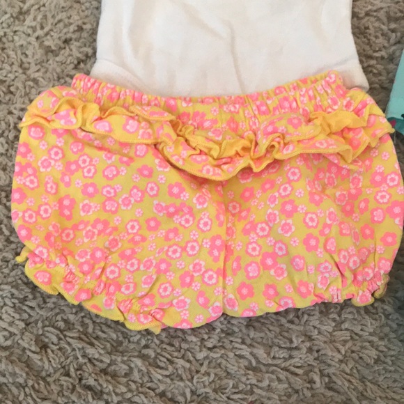 2 baby outfits - Picture 3 of 7